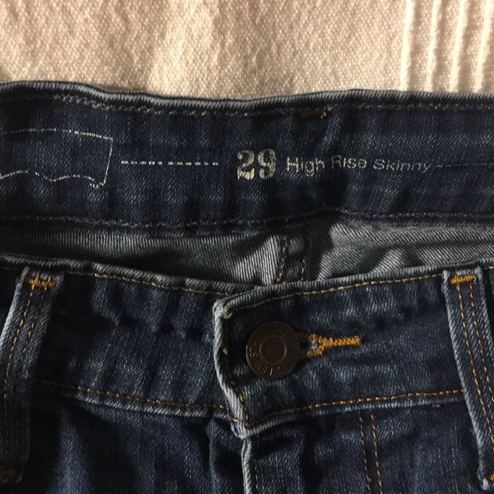 COPY - Levi’s high rise skinny jean - Picture 2 of 3